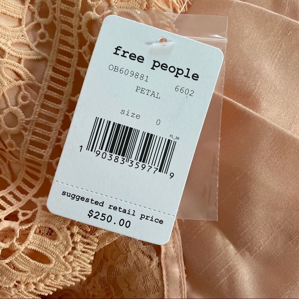 FREE PEOPLE $250 Heart to Heart Crochet Lace Trim Dress Romper Petal Pink Size 2 - Picture 10 of 15